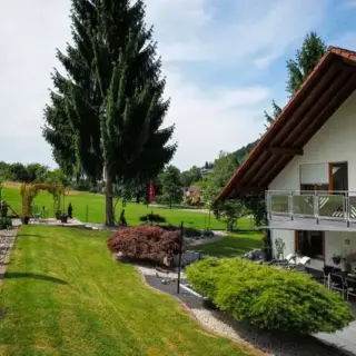 Ferienhaus mit Balkon und gepflegtem Garten